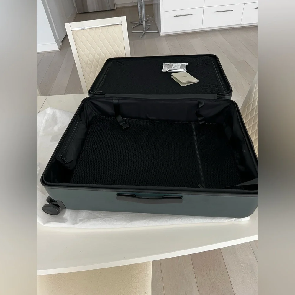 QUINCE  Expandable Large Check-In Suitcase - Picture 13 of 16